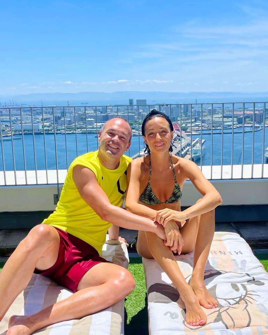 アンナ・オルティス（イニエスタの妻）のインスタグラム：「Bienvenido seas, veranito ☀️🥰 @andresiniesta8  ようこそ、夏 ☀️🥰」