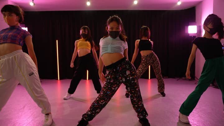 avecooのインスタグラム：「@avecoodancestudio   ♪music♪ @britneyspears #imslave4u   ☆dancer☆ @haruuua.chan_ @momoawaodori @rinon_dance34 @anju.124 @saki_dance_1224   ＊choreographer＊ @avecoo  #dance #jazzfunk #choreographer #avecoo #britneyspears #japan #tokyo」