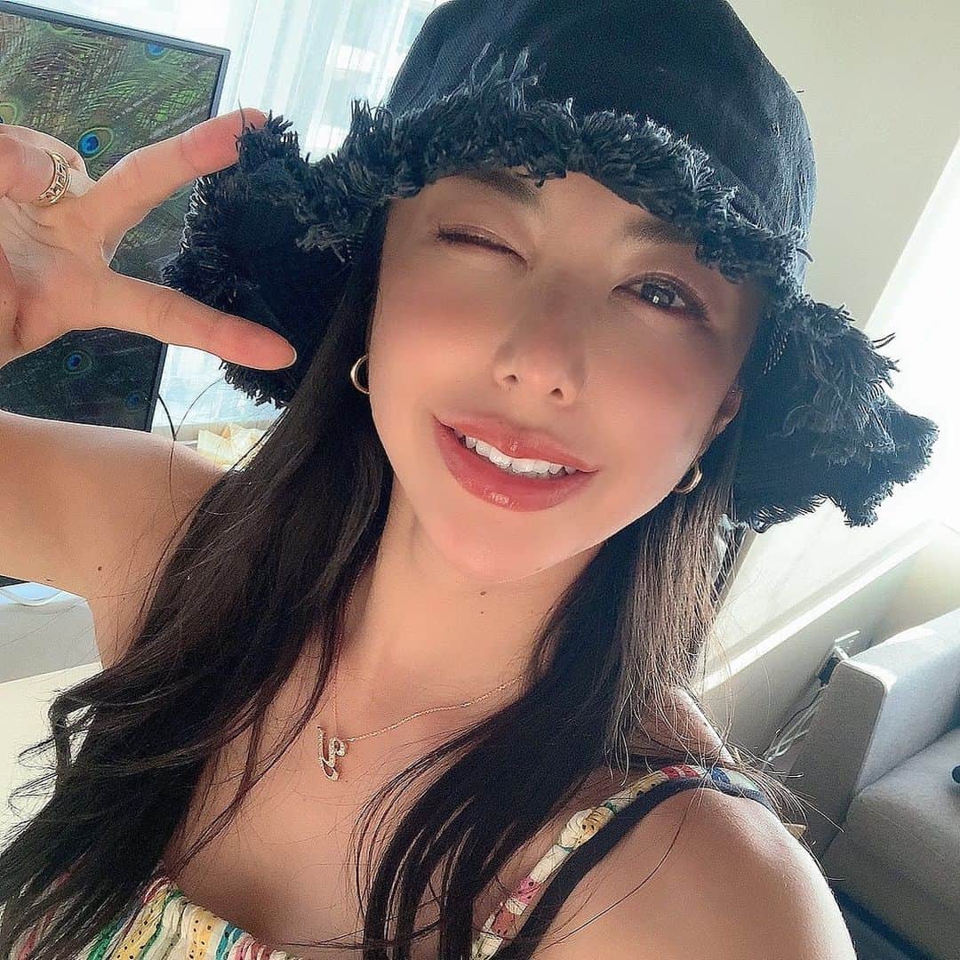 のインスタグラム：「Shopping👒 かわいい帽子見つけて嬉しい😆🤎  #バケハ #ca4la #帽子 #instagood #fashion #hat #bodymake #ダイエット #恵比寿パーソナルジム」
