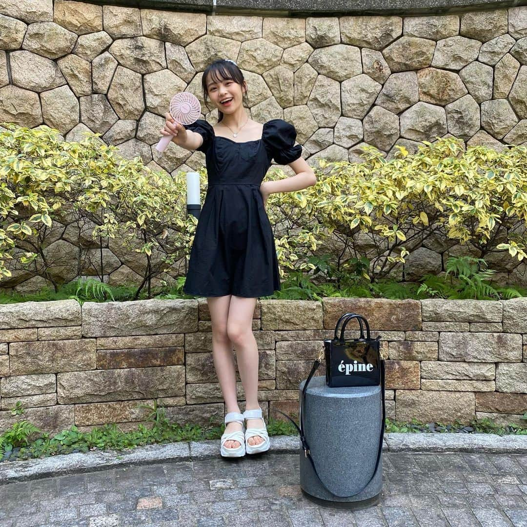 林芽亜里さんのインスタグラム写真 - (林芽亜里Instagram)「🎀 ⁡ モノトーンな夏ガーリー\( ¨̮ )/ 最近このサンダルばっかり履いちゃいます笑 ⁡ お花のネックレスをちょこんと🤍 ⁡ みんなに風届け~🍃ポーズもしてみましたが 届いたかな？届かないよね笑 ⁡ ⁡ #ニコラ #GRL #HoneySalon #epine #林芽亜里」7月22日 18時08分 - meari__hayashi