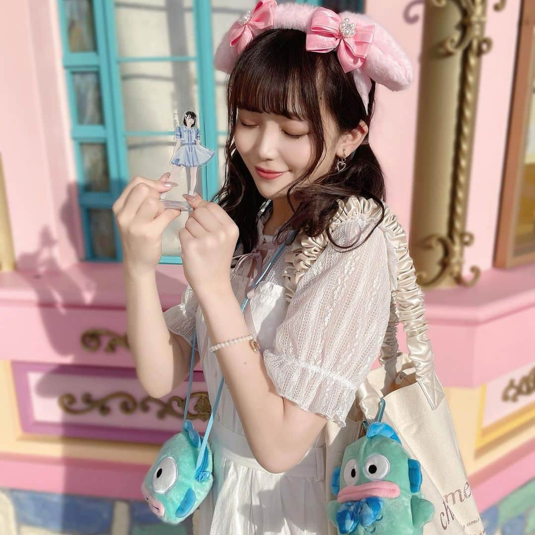 茉井良菜さんのインスタグラム写真 - (茉井良菜Instagram)「【🤍 #ピューロランドコーデ 🎠】 ⁡ ⁡ one-piece ♡ #axesfemme  bag ♡ #olivedesolive  ⁡ ピューロに行くときは普段よりラブリーさ増しで 行きたくなるので去年購入したワンピ♡ やっと着てお出かけできた〜、！！ ⁡ 夏のコットン素材のワンピ好きすぎて 何枚も似たようなのもってる、、、 映え〜な海外とかリゾート行きたいね〜、🥲💗 ⁡ ⁡ ⁡ ⁡ #サンリオ #ピューロランド #sanrio #sanriopuroland #ピューロ #ピューロ写真部 #ピューロジェニック #サンリオ好きな人と繋がりたい #マイメロディ #マイメロディグッズ #mymelodylover #lupis #アクシーズファム #オリーブデオリーブ #マジェスティックレゴン #ハンギョドン #ハンギョドングッズ #ハンギョドン推し #hangyodon #hangyodon水怪 #sanriogirl #japanesegirl #harajukugirls #harajukugirl #harajukustyle #kawaiifashion」7月22日 18時29分 - yonsuchan