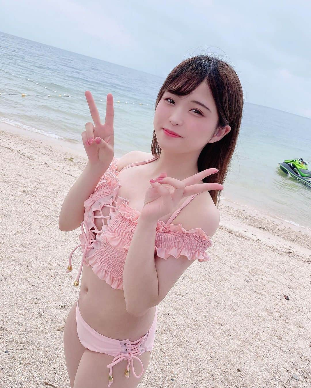 堀内玲さんのインスタグラム写真 - (堀内玲Instagram)「海の日だから一緒に海行こ？ (これは琵琶湖です)笑  ． ． ． ． #gravure #gravureidol  #グラビア #グラドル  #インスタグラビア  #グラビアアイドル #グラビアモデル #水着 #bikinigirl #ビキニ #セクシー #asiangirls  #asiansexy #bikinimodel  #巨乳 #美乳 #谷間 #japaneseidol  #童顔 #ロリ #sexydress  #sexystyle #bikini #japanesegirl  #sexyart #アイドル #コスプレイヤー  #sexybaby #sexy #コスプレ」7月22日 9時34分 - horiuchi_rei