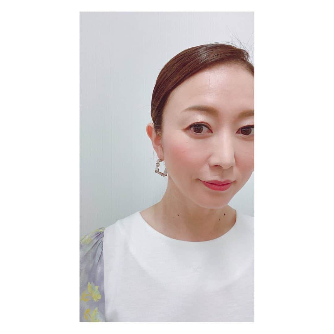 田中雅美さんのインスタグラム写真 - (田中雅美Instagram)「7月18日の静岡だいいちテレビ「Dスポ」で着用した衣装はこちらでしたー。  ・ ・  トップス、パンツ共に @arobe_official  アクセサリー @abiste_official  シューズ @dianashoespress  #静岡だいいちテレビ #dスポ #衣装」7月22日 10時15分 - tanakamasami_official