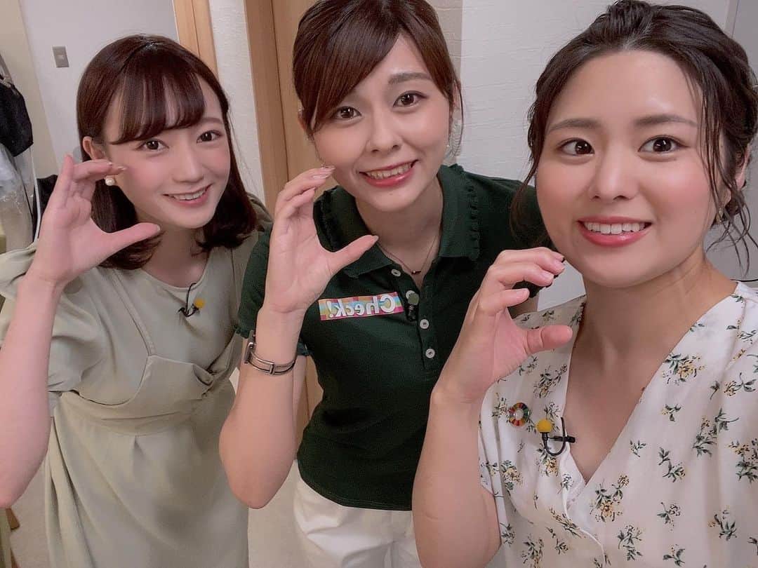 宮本佳奈のインスタグラム：「＊ ＊ 昨日の控え室にて。 ＊  左から リポーターの仮屋さんと スポーツキャスターの長瀬さん☺️💓 ＊  空き時間の ガールズトークも楽しみです✨ ＊  代打出演は昨日で一段落。 ＊  今日は記者として 「Check!」に携わります❣️ ＊  特集「オペラ　赤毛のアン」を ぜひご覧ください🌻 ＊  撮影時のみマスク外しました⚠️ ＊  #リポーター #スポーツキャスター #アナウンサー #記者 #ガールズトーク #控え室 #ある日のひとこま #オフショット #今日は #特集 #担当 です」