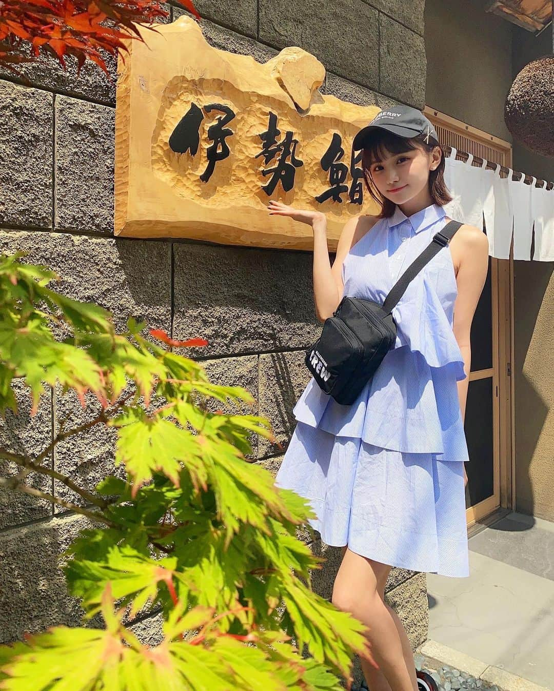 みもれもんさんのインスタグラム写真 - (みもれもんInstagram)「Hello ~ 🍋 I'm Japanese so I eat sushi 🍣 I went to Hokkaido ✈️ I never get tired of eating it every day!  Eat a lot and get full ・ ・ こんにちは〜🍋 連休が始まりましたねぇ〜🤍🤍 私はいつもと変わらず引きこもる 予定なんだけど、みんなは 何する予定ですかぁ〜？？👀✨🎮 写真は北海道の小樽にある"伊勢鮨"さんに お寿司を食べに行ったときだょ〜🍣✌️ お塩で食べるんだけど美味しかったぁ〜🤤 ・ ・  #mimoremon #camera #Japan #fashion #japanese #2021 #みもれもん #インスタグラビア #ショートヘア #ボブ #黒髪 #黒髪ボブ#カメラ #日本女孩 #大人女子 #一个人生活 #日本女孩 #北海道 #hokkaido #伊勢鮨 #寿司」7月22日 11時20分 - mimore_mon0929