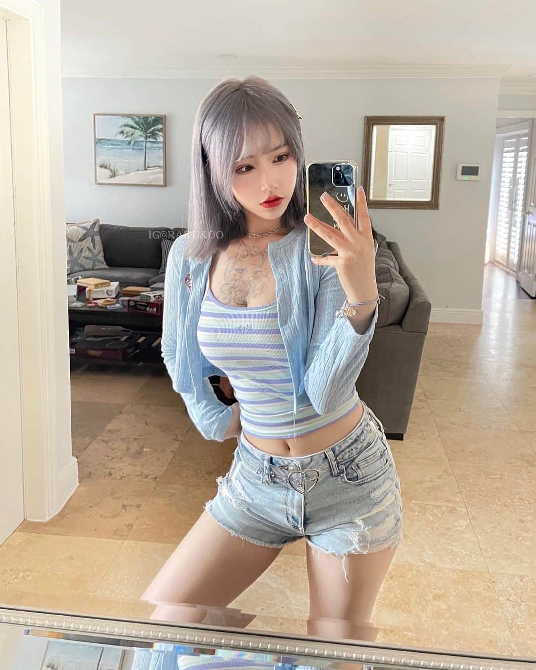 犬神洛洛子のインスタグラム：「完美灰发🤍」