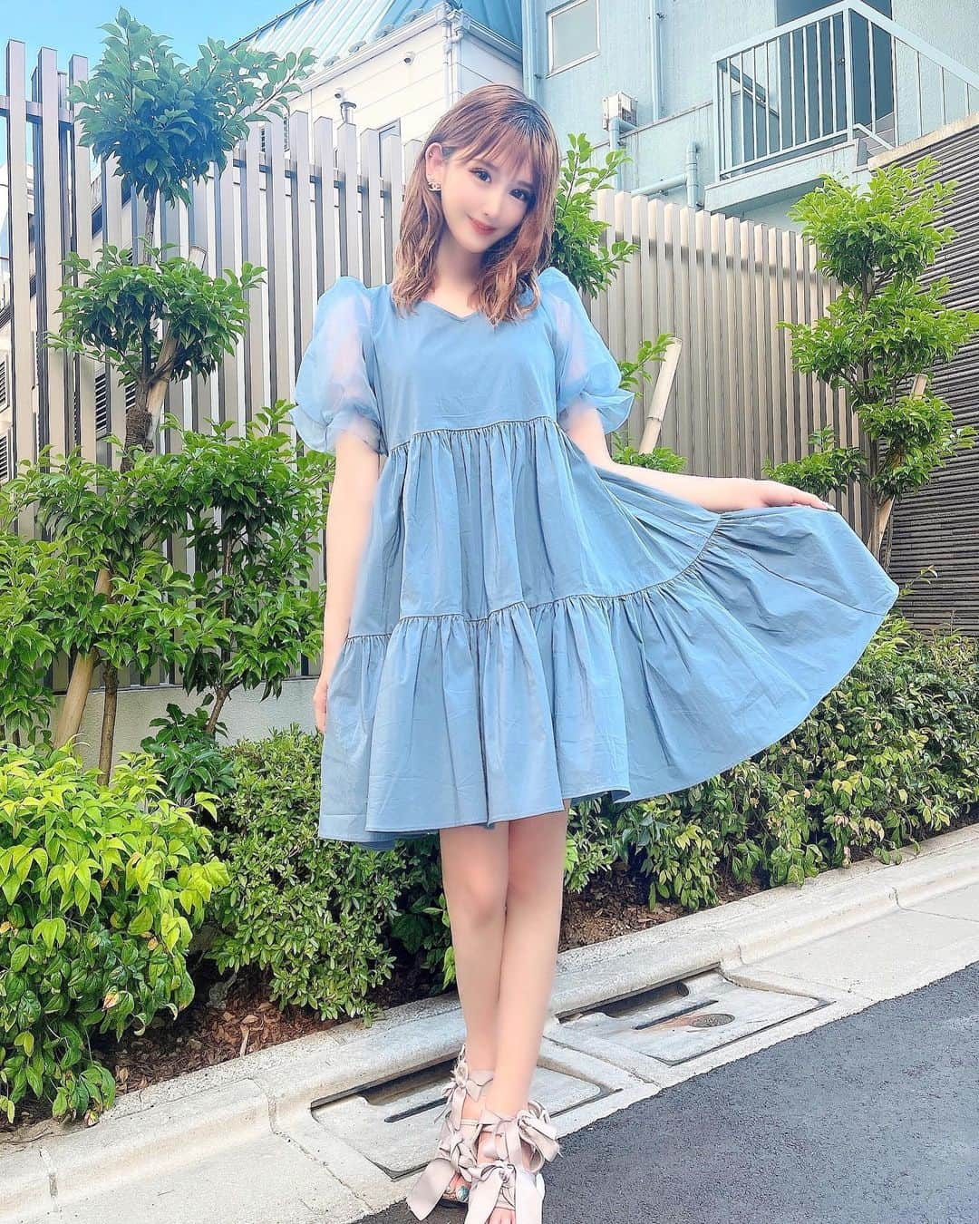 ゆうめろさんのインスタグラム写真 - (ゆうめろInstagram)「・ ・ 𝐎𝐎𝐓𝐃👗 この日のコーデは ( @miia_official )の新作ワンピ🤍 7月22日から発売される【ペルルワンピース】🔖✨ 7月22日限定¥1000offクーポン配布されてるよ！ 袖の部分がパフスリーブになってて、 ふわっとしてて可愛いお気に入りのワンピース💗 ・ #miia  #miiasnap  #ペルルワンピース」7月22日 12時07分 - yk.o0