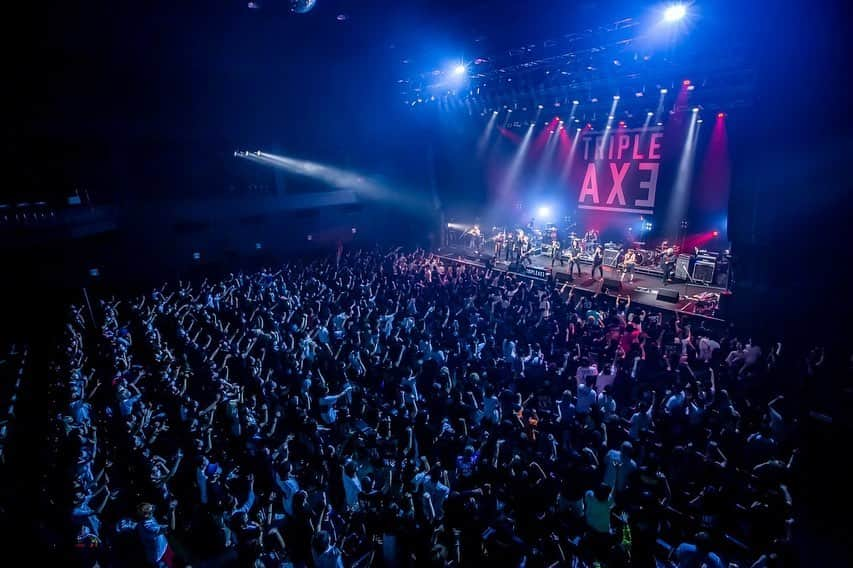 MAH さんのインスタグラム写真 - (MAH Instagram)「TRIPLE AXE “15MANIAX” ONE MAN TOUR Day 5 at Zepp Tokyo.  #TRIPLEAXE #15MANIAX #SiM #coldrain #HEYSMITH  📸 @hayachinphoto 📸 @kouhey0622」7月22日 13時51分 - mahfromsim