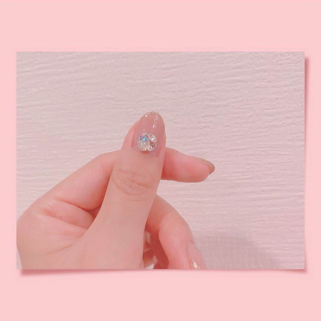 井口裕香さんのインスタグラム写真 - (井口裕香Instagram)「🐷💓 初ピクシーネイル！ ↪︎ @agloss_nail ·͜·♡ つぶつぶちゅるちゅる！ 今回もめちゃくちゃすてき！ かぁわいい〜〜〜〜〜🌷( ◜ω◝و(و♡︎ʾʾ  じつは左右でおっきいストーンの種類がちがうんです💎 左が、珍しいクリスタルムーンライトのビジューなんですって🌝☝🏻✨  うれしいむ〜〜〜ん⊂(　＾ω＾)⊃♡  りょうこさんから誕生日プレゼントもいただいてしまった〜❣️わぁ〜い〜❣️ あまくていい香りなのです😊🧴🧼💭  保湿しっかりして、 ツヤ肌いい香りのする３３歳を 目指します！˚₊*୧⃛(๑⃙⃘⁼̴̀꒳⁼̴́๑⃙⃘)୨⃛*₊」7月22日 14時31分 - ooo31_iguchiyuka_31ooo