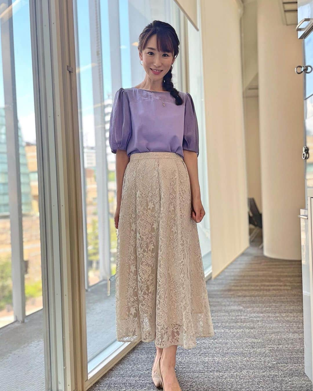 堂真理子さんのインスタグラム写真 - (堂真理子Instagram)「今日の「ワイド！スクランブル」の衣装は、  ☆ブラウス… #lounie ☆スカート… #stola ☆アクセサリー… #starjewelry  でした🥰 暑いけど、いい天気ですね☀️   #大下容子ワイドスクランブル #ワイドスクランブル #ニュース #テレビ朝日 #堂真理子 #アナウンサー #アナウンサー衣装」7月22日 14時46分 - mariko_do