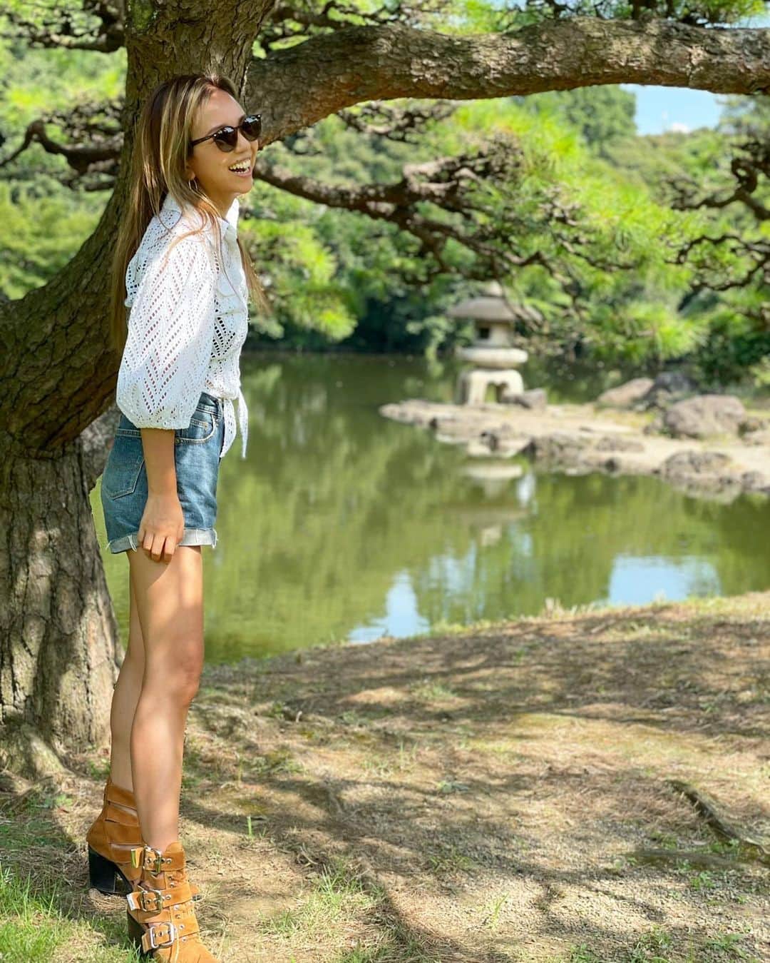 宏実のインスタグラム：「🌿🌞🍧🌻🌳 . . .  I like to be different. And I try to change when I want to, never when someone wants me to. 🙆‍♀️ . 人と一緒じゃなくていい。そして誰かに変われと言われて変わるんじゃなくて自分が変わりたいと思った時に私はそうする。😊」