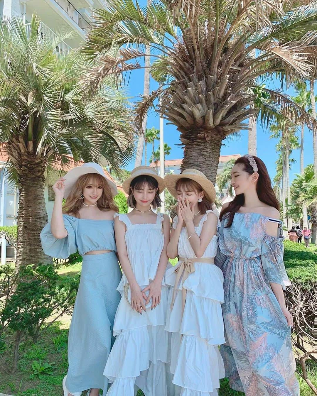 吉川ちかさんのインスタグラム写真 - (吉川ちかInstagram)「仲良し4人で逗子マリーナ🌴 ハワイみたいな雰囲気☺️💓 すごい素敵な場所でした！ . うちら双子が着てるワンピは (@radychan_no_insta ) めちゃくちゃ可愛いし 2人からも褒められたぁ👋💕 わーいっっ！！ . #逗子マリーナ#逗子マリーナ🌴 #仲良し#仲良し4人#仲良し#女子旅#撮影#楽しかった」7月22日 16時49分 - yoshikawachika_1116