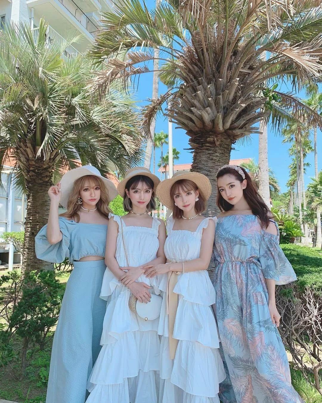 吉川ちかさんのインスタグラム写真 - (吉川ちかInstagram)「仲良し4人で逗子マリーナ🌴 ハワイみたいな雰囲気☺️💓 すごい素敵な場所でした！ . うちら双子が着てるワンピは (@radychan_no_insta ) めちゃくちゃ可愛いし 2人からも褒められたぁ👋💕 わーいっっ！！ . #逗子マリーナ#逗子マリーナ🌴 #仲良し#仲良し4人#仲良し#女子旅#撮影#楽しかった」7月22日 16時49分 - yoshikawachika_1116