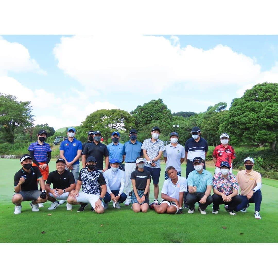 坪井ミサトさんのインスタグラム写真 - (坪井ミサトInstagram)「. . 先日はPOP-UP GOLF Lab. @popup_golf_lab 主催の "100切り挑戦コンペ"でした⛳️ . 暑すぎる中参加してくださった皆様 本当にありがとうございました😭💖 . 1打目なんてドキドキでしたが、 皆さんとても優しくて 楽しみながらゴルフができました😌 . ゲストの やくにたたないポンコツゴルフTVの皆様 @yakunitatanai_ponkotu_golf  K-1ファイターの城戸康裕さん @yasuhiro.kido   ゴルフコンペを開催してくださった スタッフの皆様 ありがとうございました💖 . 次は10月かな！？😏 . ゴルフウェアは @masterbunnyedition_official  . . #ゴルフ #ゴルフ女子 #ゴルフコンペ  #golftoday #popupgolflab #目指せ100切り #golf #golfwear #マクレガー #マグレガーカントリークラブ #masterbunnyedition」7月22日 17時03分 - misato1030