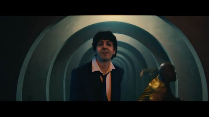 Beckのインスタグラム：「Very happy to get to share the video for the song I did with @paulmccartney. ‘Find My Way’ is out now! Watch now at the link in bio.」