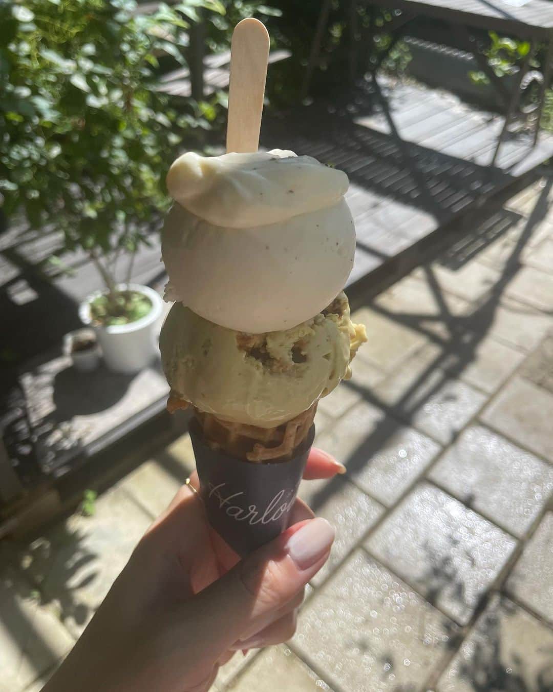 まつだみらいのインスタグラム：「最近🍦🎀💅🥗🐈  nail/ lily &madeleine 🤍🧡 @rihka_official  (lilyは7/31〜）  2枚目のワンピースは、 2020/SSにコラボさせてもらったもの。お気に入り。」