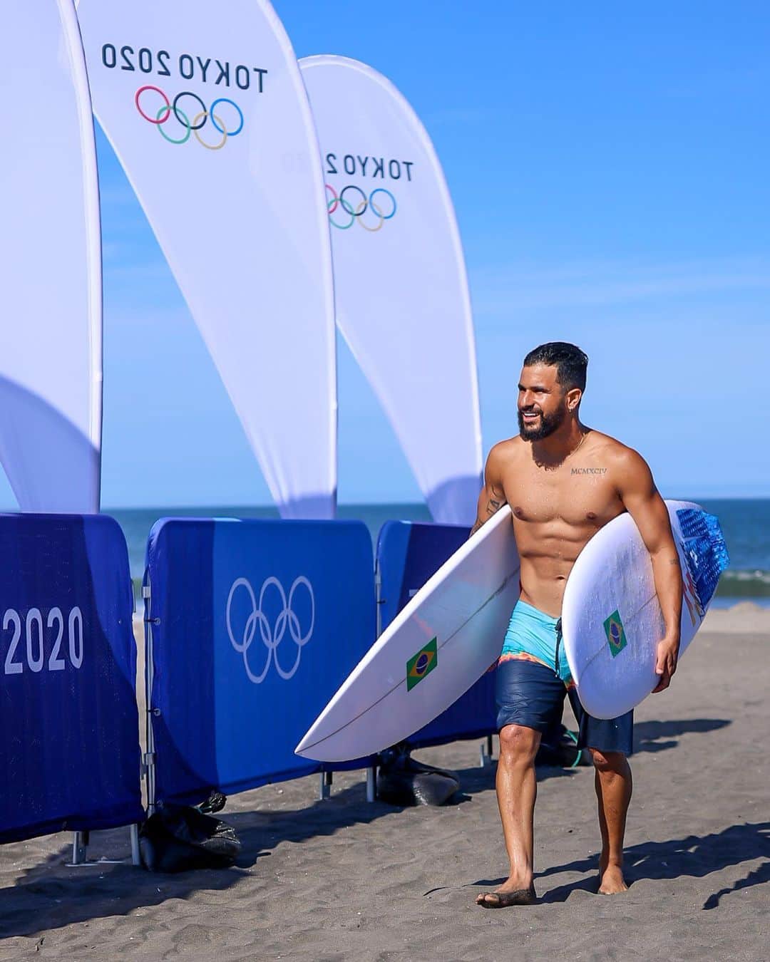 イタロ・フェレイラのインスタグラム：「🇧🇷 #surf」