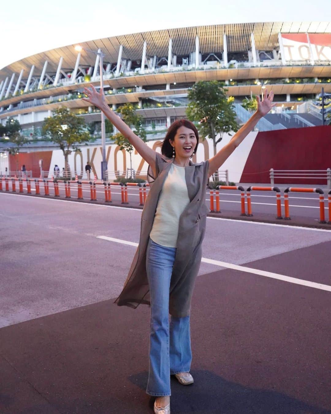 坂元美香さんのインスタグラム写真 - (坂元美香Instagram)「がんばれ日本❗️🇯🇵 今日もサッカーに興奮が始まる🤩  観てるだけなのに 自分も勝手に走ってる気分🤣  ご飯作りながら走ってる気分で見ます💦⚽️  #頑張れ日本 #がんばれ日本 #tokyo2020 #tokyo2021 #東京オリンピック #国立競技場」7月22日 20時00分 - mika_saka