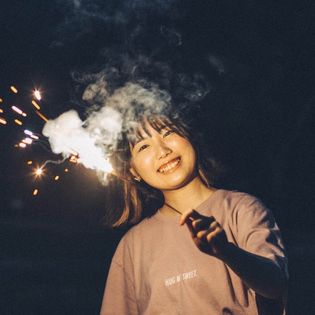 のえりんのインスタグラム：「4連休はテスト勉強と編集でとけそうです。皆んなの連休の予定は？ ⁡ #夏　#花火　#🎆　#🌞」