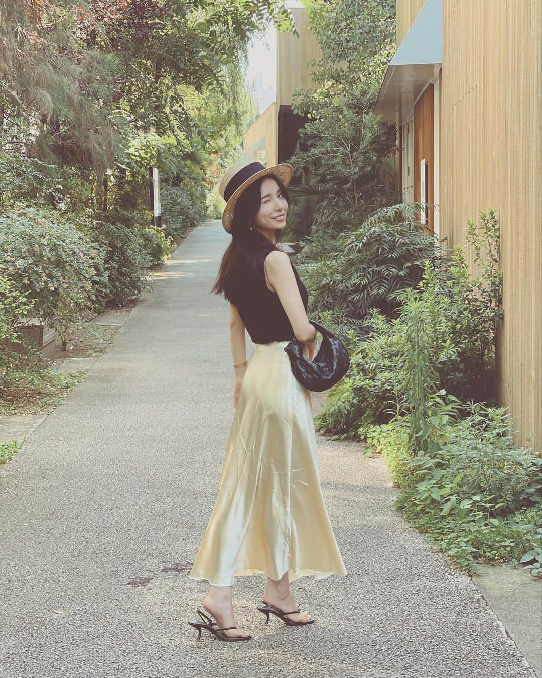 May J.さんのインスタグラム写真 - (May J.Instagram)「Summer Walk💛  #OOTD #hat : #chapeaud_o  #top : #RitaTakahashi #skirt : #TheRow #sandals : #TheRow #bag : #BottegaVeneta」7月22日 20時09分 - mayjamileh
