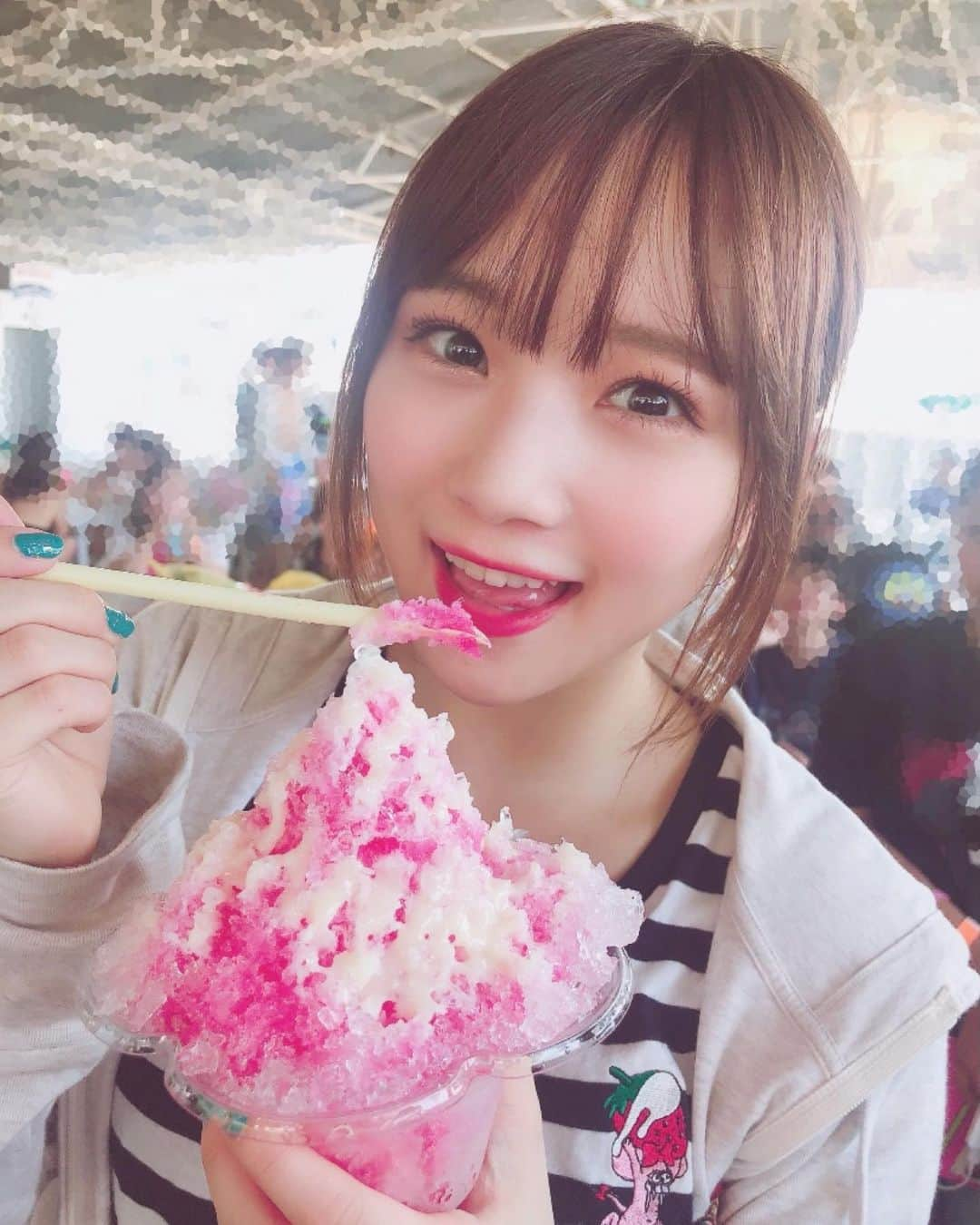 稲場愛香さんのインスタグラム写真 - (稲場愛香Instagram)「🍧 一昨年の音霊の写真♪ ⁡ 懐かしいなぁ〜 ⁡ またやりたいな🥲✨ ⁡ ⁡ ⁡ #juicejuice #稲場愛香 #まなかん #アイドル #idol  #海の日 #海 #大好き #小さい頃毎日行ってた  #一昨年 #懐かしい #眉毛ふと 笑 #かき氷 #焼きそば  #音霊 #あつかったな #楽しかったな #またやりたい 💭」7月22日 20時25分 - manaka_inaba.official