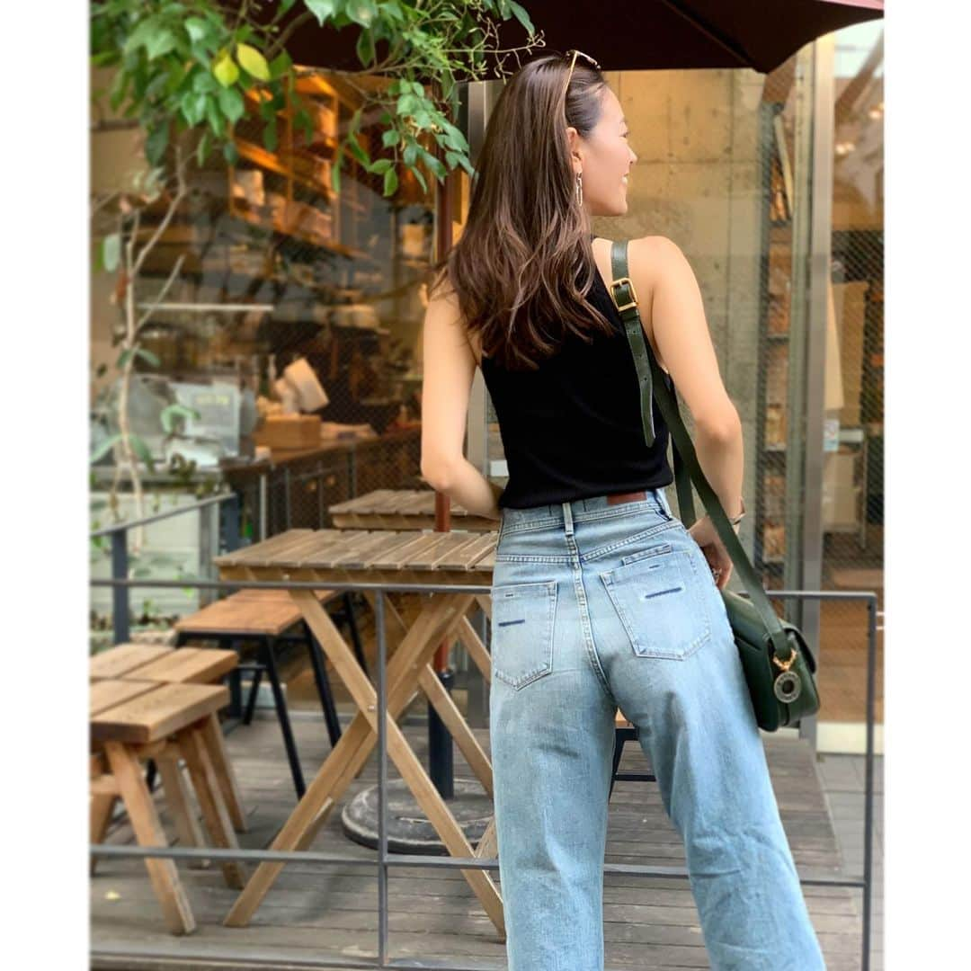 葛岡碧さんのインスタグラム写真 - (葛岡碧Instagram)「MY FASHION 👖  New denimは👖@yanuk_official   展示会で、沢山試着して選んだデニムは、ウエストからヒップまでのバランスが綺麗なシルエット♪  普段細身のデニムを選ぶ事が多いけど、 これならバランスも良くてお気に入り✨  #yanuk #yanukdenim  #midorikuzuoka #葛岡碧 #葛岡碧私服」7月22日 20時40分 - midori_kuzuoka