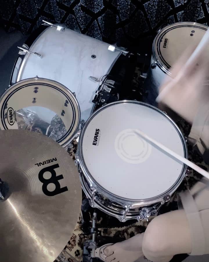 Tatsuya Amanoのインスタグラム：「with Evans new products HEAVYWEIGHT DRY🥁🔥 パワーヒッター向けの新商品ヘッド、フィーリングも音もめっちゃ気持ちいい✨ ⁡ #Evans」