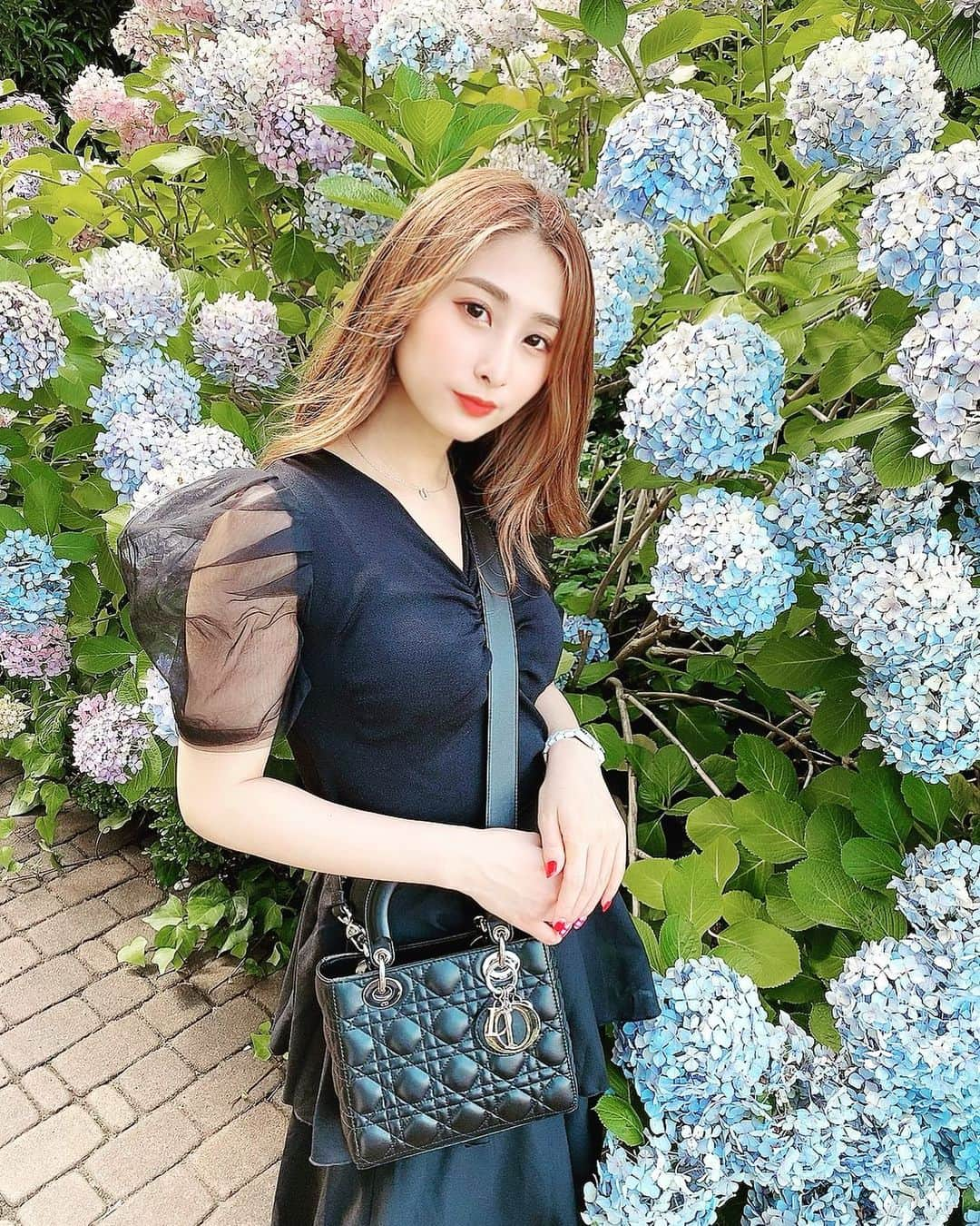 青野美沙稀さんのインスタグラム写真 - (青野美沙稀Instagram)「紫陽花きれいすぎた💙 ⁡ #紫陽花 #アジサイ #ajisai #dior」7月22日 21時05分 - misaki_aono