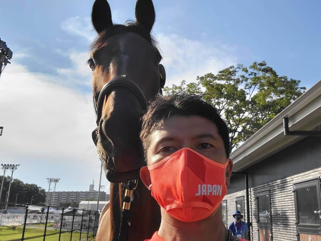 林伸伍のインスタグラム：「いよいよ明日はVet check🐴 Scolariは絶好調👍️  #馬術 #馬場馬術 #馬 #乗馬 #scolari  #スコラリ #horse #dressage #equestrian  #horseriding #horsesofinstagram #東京オリンピック #東京五輪 #日本代表 #teamjapan #林伸伍 #roadtotokyo　#東京2020 #tokyo2020 #athlete #アスリート」