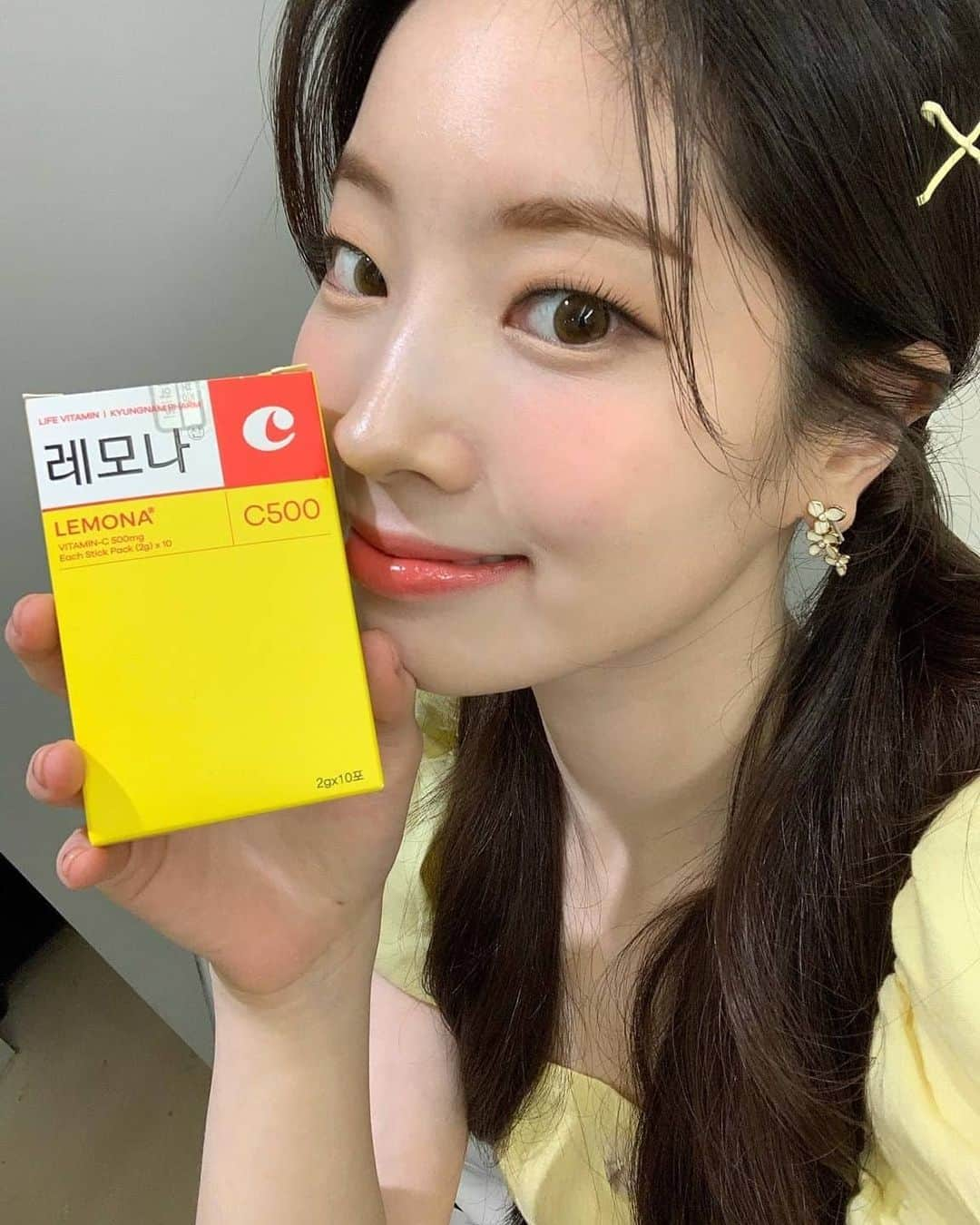 TWICEさんのインスタグラム写真 - (TWICEInstagram)「레모나💛 @lemona_official #광고 #비타민」7月22日 21時53分 - twicetagram