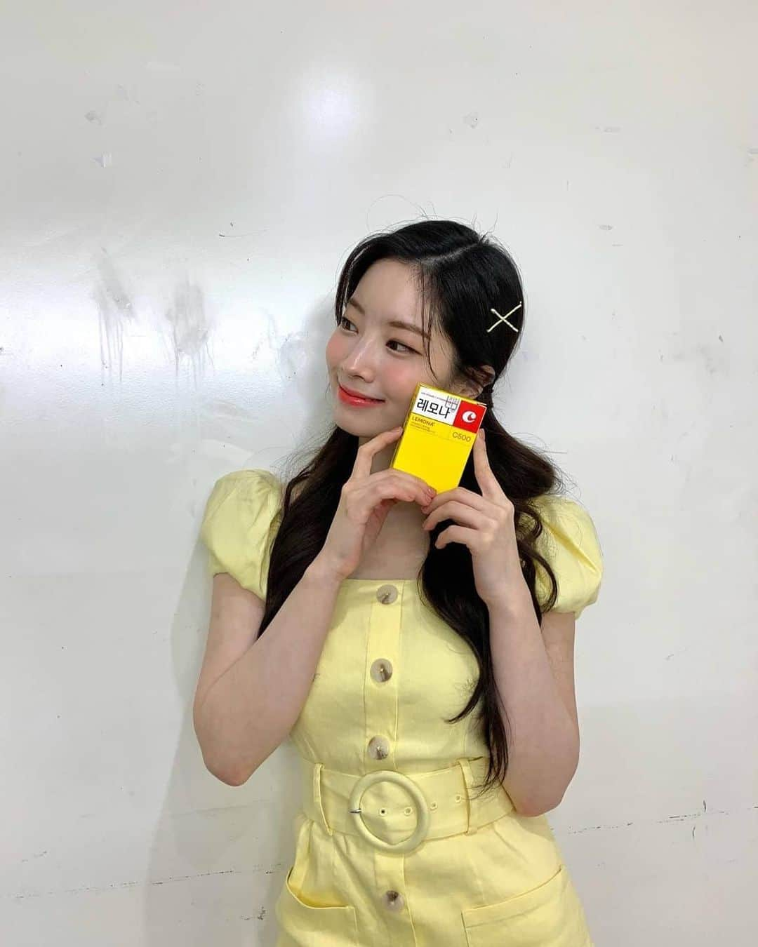 TWICEさんのインスタグラム写真 - (TWICEInstagram)「레모나💛 @lemona_official #광고 #비타민」7月22日 21時53分 - twicetagram