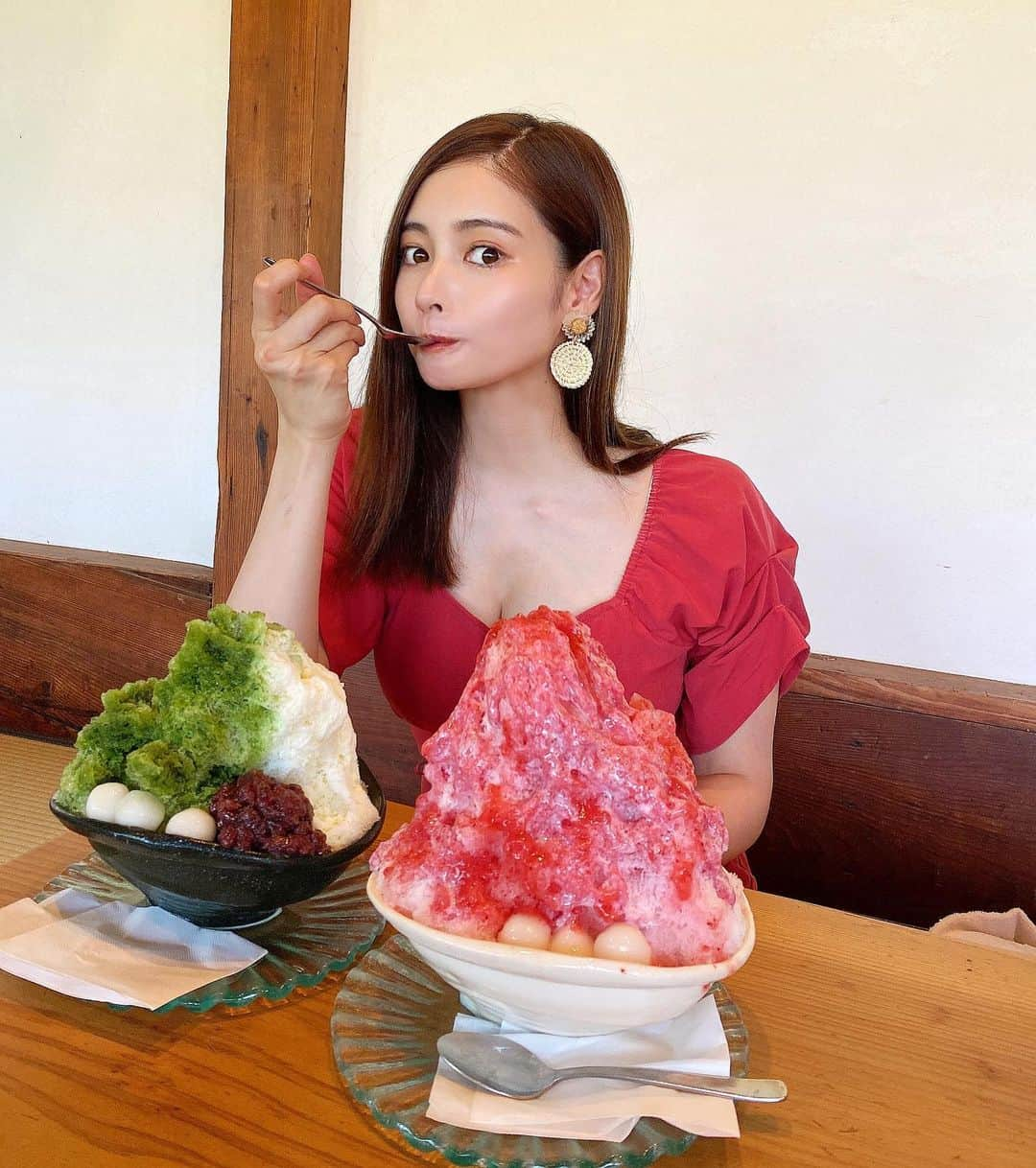 得あゆさんのインスタグラム写真 - (得あゆInstagram)「海の日🌊はかき氷🍧→→→ 美味しすぎた…  奈良までドライブ🚗 奈良🍧【みやけ 旧鴻池邸表屋】 @miyake_kyukounoiketeiomoteya  いちごミルク🍓と宇治金時ミルク🍵  整理券取って車で待ってられたし、 座敷で伸び伸びと食べられましたよ👶🏻🍧❤️ 大阪から空いてて車で30分でした🚗♡ ・ ・ ・ ・ ・ ・ ・ ・ ・ ・ ・ ・ ・ ・ ・ ・ ・ ・ ・ #奈良県#奈良#奈良グルメ#奈良ランチ#奈良カフェ#ドライブ#かき氷#奈良かき氷#大阪かき氷#かき氷巡り#大阪ランチ#大阪グルメ#家族旅行#夏休み#ドライブ#海の日#宇治金時#いちごミルク#インスタ映え#子育てママ#赤ちゃんのいる生活#ママファッション#男の子ママ#連休#奈良観光#かき氷部#日焼け止め#drive#kakigori#nara#greentea」7月22日 22時01分 - tokuayu819