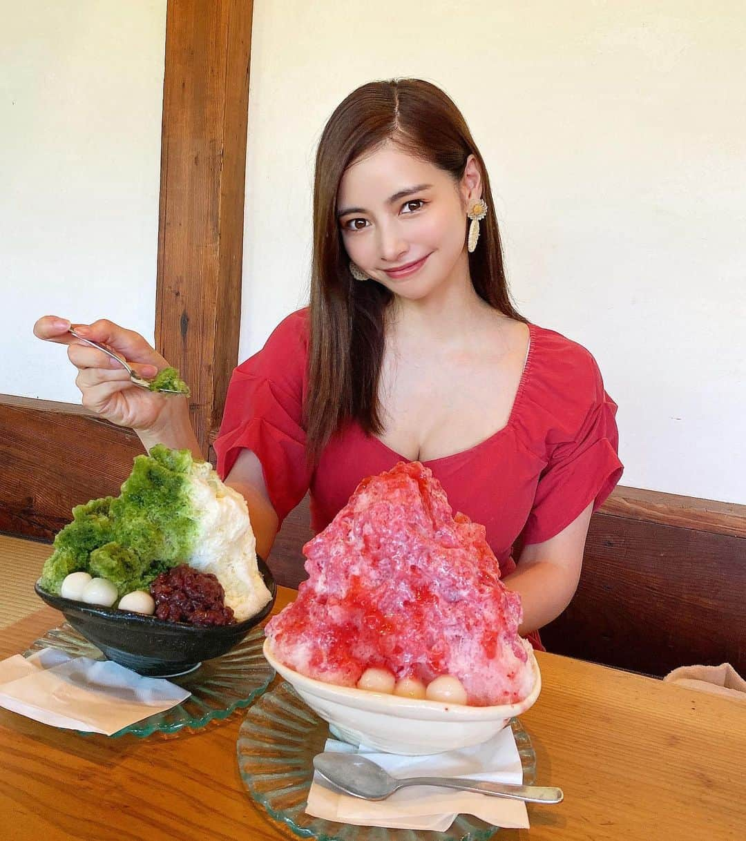 得あゆさんのインスタグラム写真 - (得あゆInstagram)「海の日🌊はかき氷🍧→→→ 美味しすぎた…  奈良までドライブ🚗 奈良🍧【みやけ 旧鴻池邸表屋】 @miyake_kyukounoiketeiomoteya  いちごミルク🍓と宇治金時ミルク🍵  整理券取って車で待ってられたし、 座敷で伸び伸びと食べられましたよ👶🏻🍧❤️ 大阪から空いてて車で30分でした🚗♡ ・ ・ ・ ・ ・ ・ ・ ・ ・ ・ ・ ・ ・ ・ ・ ・ ・ ・ ・ #奈良県#奈良#奈良グルメ#奈良ランチ#奈良カフェ#ドライブ#かき氷#奈良かき氷#大阪かき氷#かき氷巡り#大阪ランチ#大阪グルメ#家族旅行#夏休み#ドライブ#海の日#宇治金時#いちごミルク#インスタ映え#子育てママ#赤ちゃんのいる生活#ママファッション#男の子ママ#連休#奈良観光#かき氷部#日焼け止め#drive#kakigori#nara#greentea」7月22日 22時01分 - tokuayu819