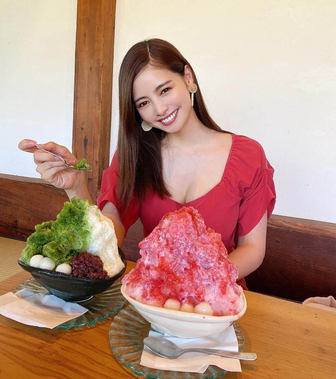 得あゆさんのインスタグラム写真 - (得あゆInstagram)「海の日🌊はかき氷🍧→→→ 美味しすぎた…  奈良までドライブ🚗 奈良🍧【みやけ 旧鴻池邸表屋】 @miyake_kyukounoiketeiomoteya  いちごミルク🍓と宇治金時ミルク🍵  整理券取って車で待ってられたし、 座敷で伸び伸びと食べられましたよ👶🏻🍧❤️ 大阪から空いてて車で30分でした🚗♡ ・ ・ ・ ・ ・ ・ ・ ・ ・ ・ ・ ・ ・ ・ ・ ・ ・ ・ ・ #奈良県#奈良#奈良グルメ#奈良ランチ#奈良カフェ#ドライブ#かき氷#奈良かき氷#大阪かき氷#かき氷巡り#大阪ランチ#大阪グルメ#家族旅行#夏休み#ドライブ#海の日#宇治金時#いちごミルク#インスタ映え#子育てママ#赤ちゃんのいる生活#ママファッション#男の子ママ#連休#奈良観光#かき氷部#日焼け止め#drive#kakigori#nara#greentea」7月22日 22時01分 - tokuayu819
