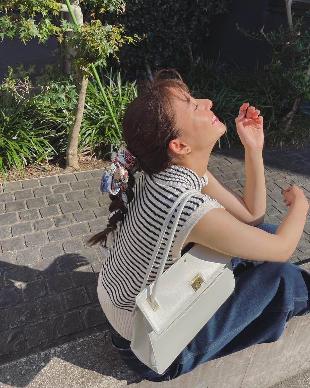 新木優子さんのインスタグラム写真 - (新木優子Instagram)「@mariagraziachiuri から素敵なバックが届きました☺️♡ カジュアルにもクラシックにもどんなファッションにも合いそうな可愛いすぎる鞄♡ 今回は素敵なスカーフとコーディネートしてみたよ！ どんなファッションに合わせようか考えるのが楽しい☺️  tops : @zara  denim : @dior  shoes : @isabelmarant  bag : @dior  earring & necklace : @knowhowjewelry   Thank you for special gift 👜♡」7月22日 22時32分 - yuuuuukko_