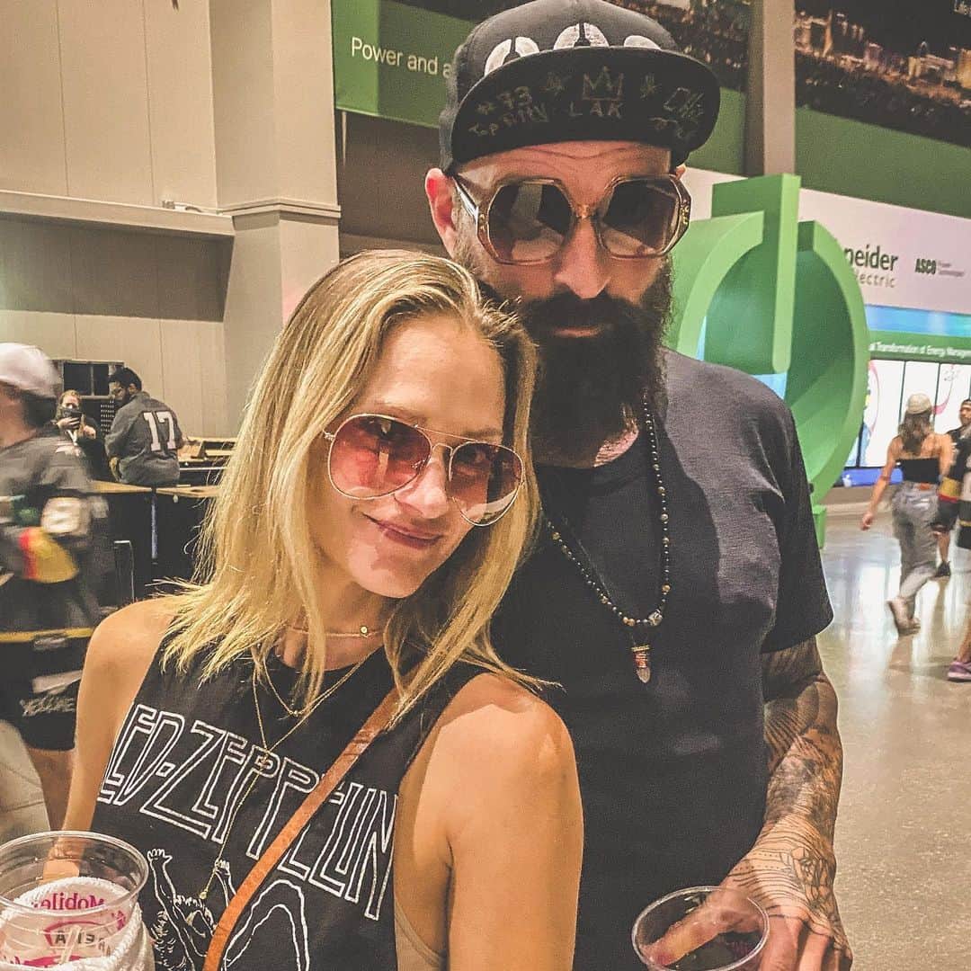 ネイサン・アンダーソンのインスタグラム：「Happy Birthday Baby. @ajcook」