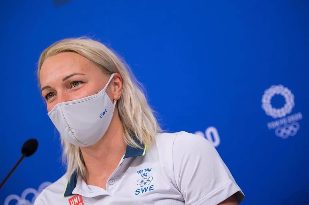 サラ・ショーストレムのインスタグラム：「😷✌🏼」