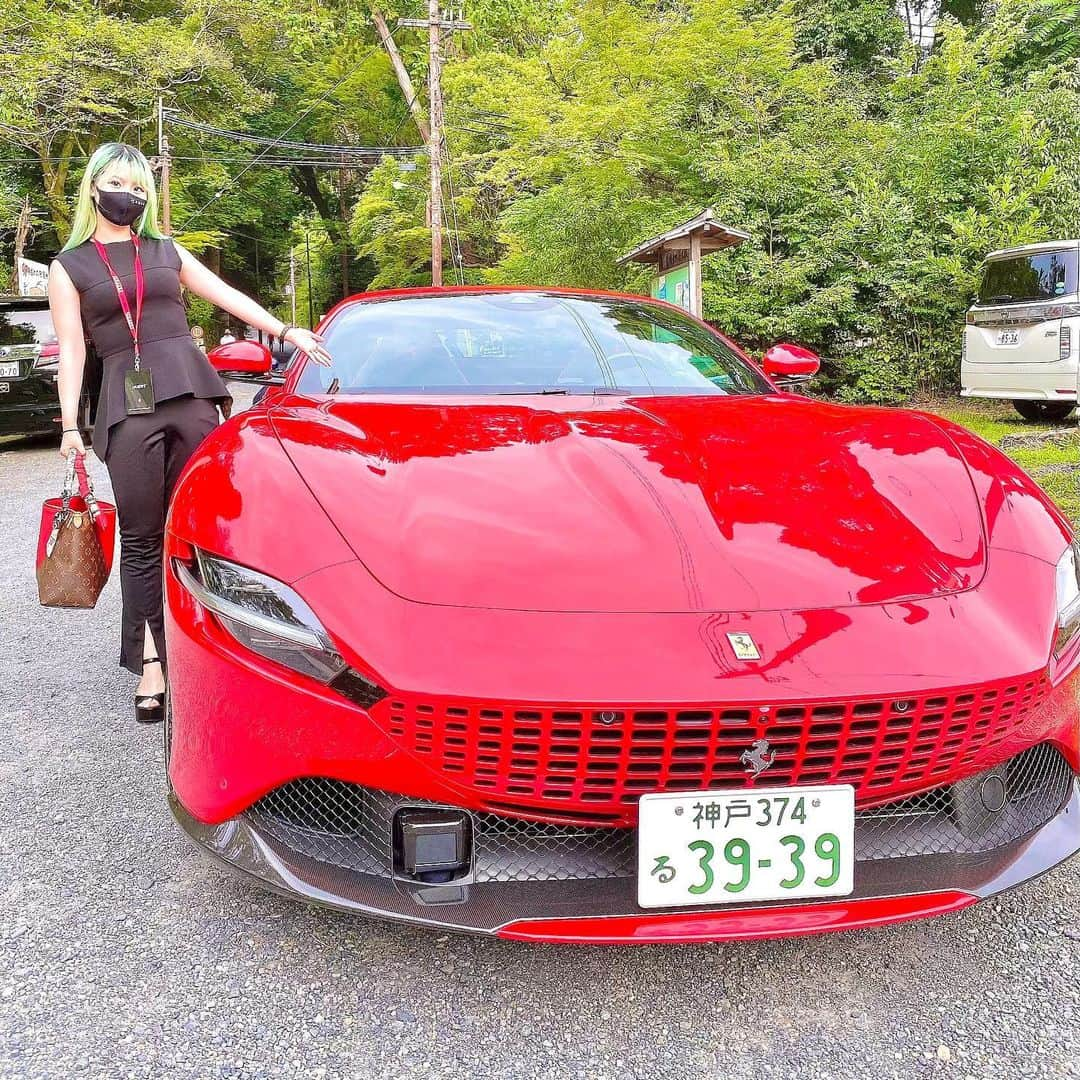 常深史織のインスタグラム：「フェラーリの試乗会🏎✨ ESPERIENZA FERRARI GRAN TURISMO EDITION ＠和空 三井寺 にご招待いただきました🤤💕  完全プライベートだよ🚘❣️  "Ferrari Roma" と "Ferrari Portofino M"を運転〜 興奮が止まらない😂✨  superGT300の石川選手の同乗で プロドライバーさんの運転も体験🏎 こんな機会なかなかないよねぇ😘  #esperienzaferrarigrantourismo  #Ferrari #ferrariroma  #ferrariportofino #フェラーリ #フェラーリ試乗会  #フェラーリ試乗  #フェラーリローマ  #フェラーリポルトフィーノ #和空三井寺 #三井寺 #コーンズ心斎橋  #コーンズ #supergt #supergt300  #プロドライバー #エスペランサフェラーリ #グランツーリスモ」