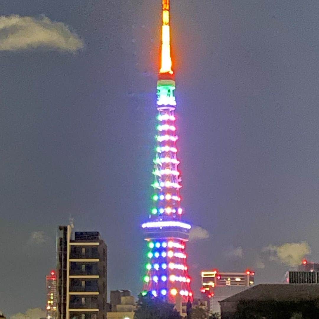 吉田秀彦のインスタグラム：「東京タワーがオリンピックカラーに！  日本選手団、頑張れ！  #パーク24柔道部  #高藤直寿  #阿部一二三  #渡名喜風南  #素根輝」