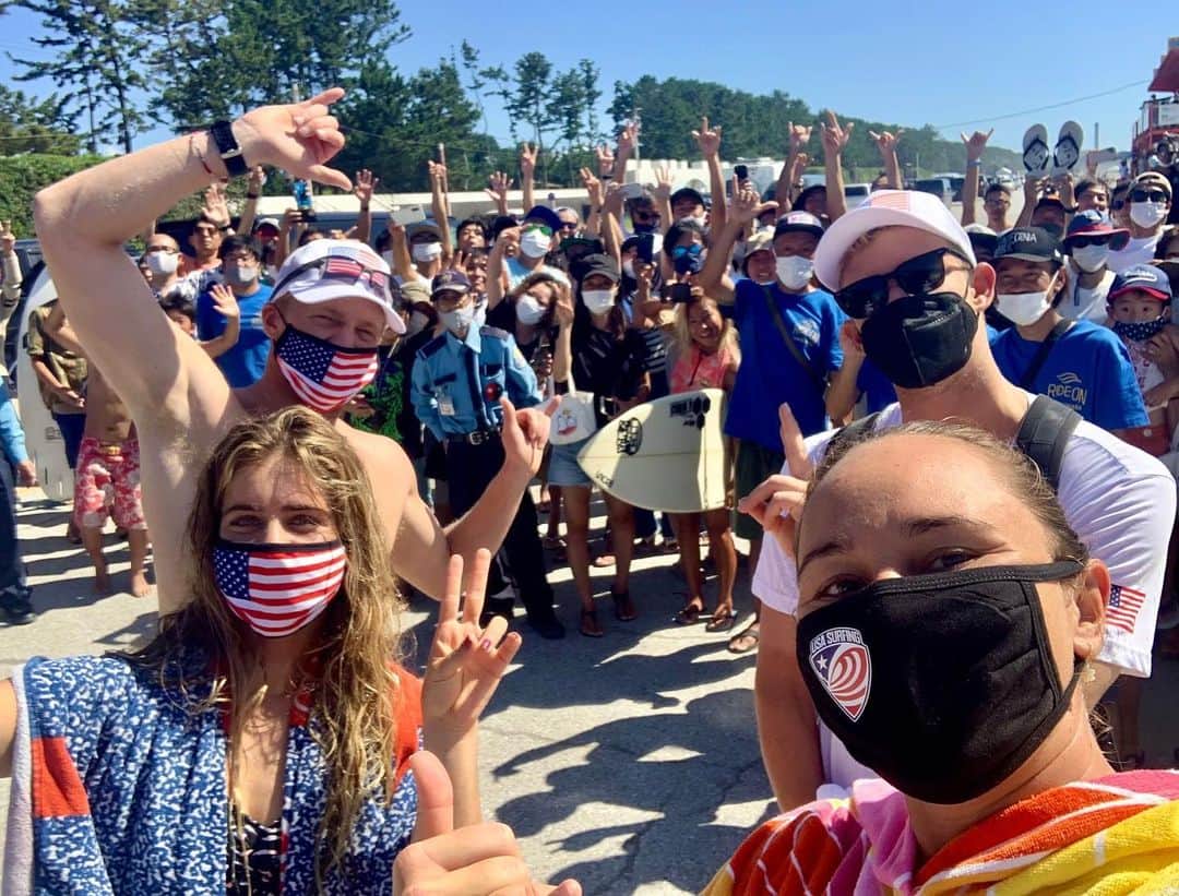 キャロライン・マークスのインスタグラム：「🇯🇵 🇺🇸 ❤️ ✌️」