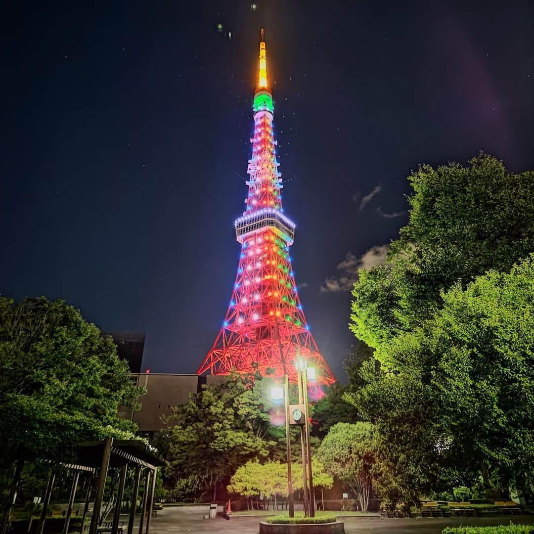 坂崎幸之助さんのインスタグラム写真 - (坂崎幸之助Instagram)「昨晩の東京タワー🗼 ライツフォン1で撮ってみました😸 　  #東京タワー #ライトアップ #夜景 #ライツフォン1 #leitzphone1 #まだまだ使いこなせてません😂」7月23日 13時02分 - kohnosukesakazaki