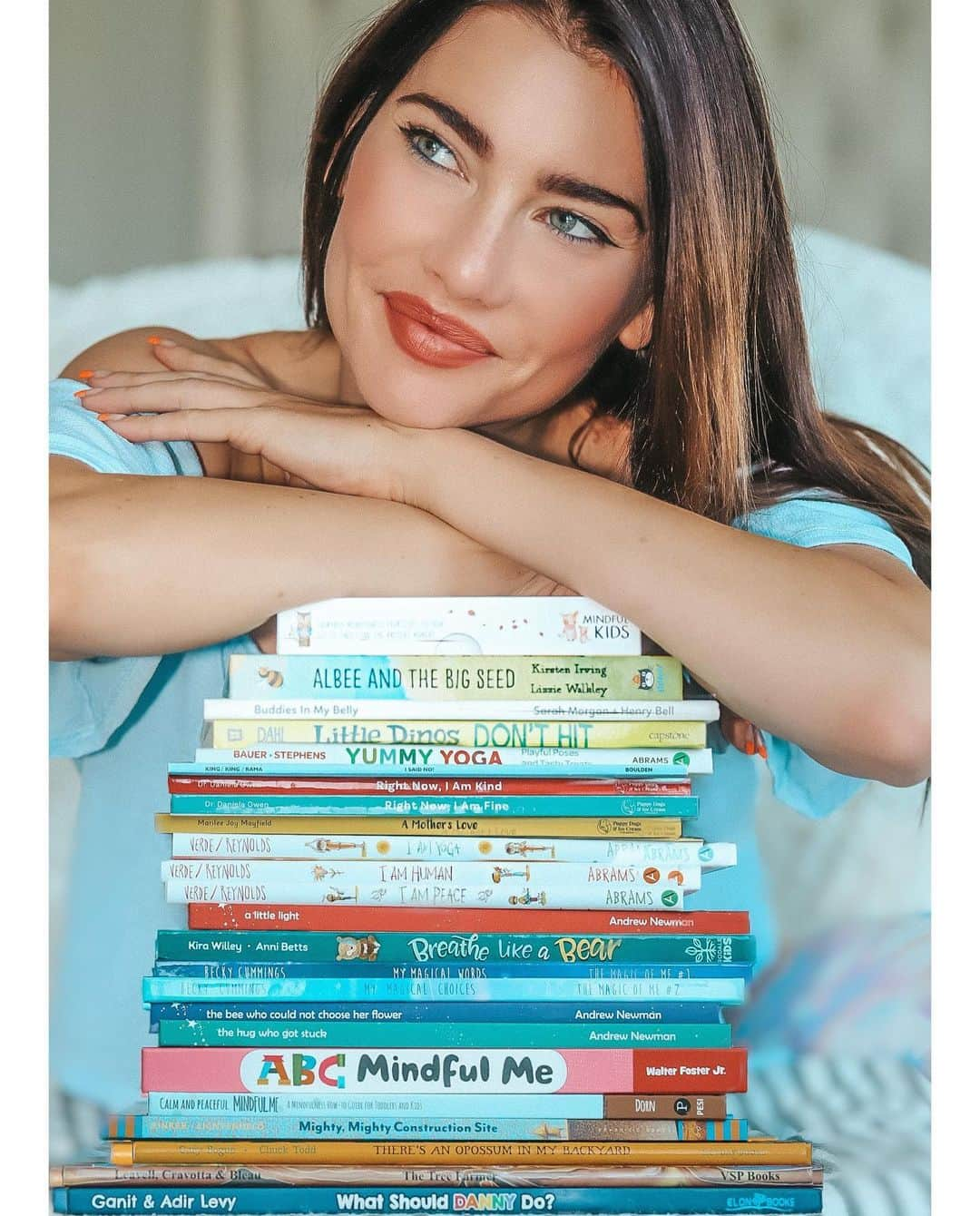 ジャクリーン・マッキネス・ウッドさんのインスタグラム写真 - (ジャクリーン・マッキネス・ウッドInstagram)「Some of our faves... 🦋🤍 Parents, what’s your kiddos favorite books? #toddlerbooks #mindfulness #abc #creatinglittlehumans #criticalthinkers」7月23日 4時48分 - jacquelinemwood_1