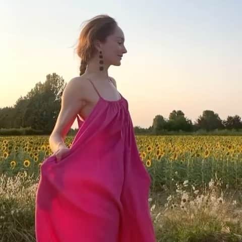 ロッテ・ヴァービークのインスタグラム：「🌻🇫🇷☀️ #ladoucefrance  📷 @kairavanwijk」