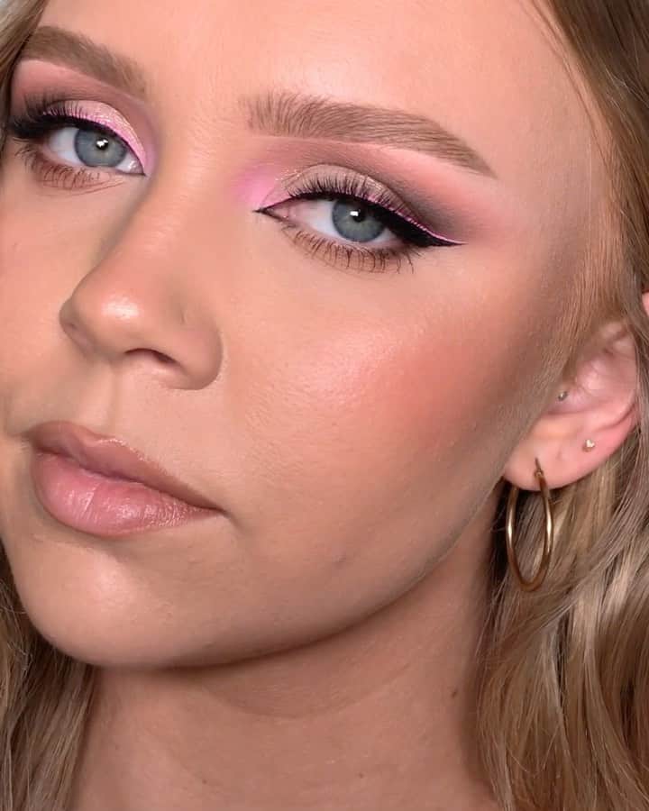 Too Facedのインスタグラム：「#regram @nicoleetait ✨ "I might have just found my new brow holy grail... 🥵 using @toofaced NEW Brow Wig in shade Natural Blonde & the Super Fine Brow Detailer in Natural Blonde!" #toofaced #tfcrueltyfree #tfbrow」