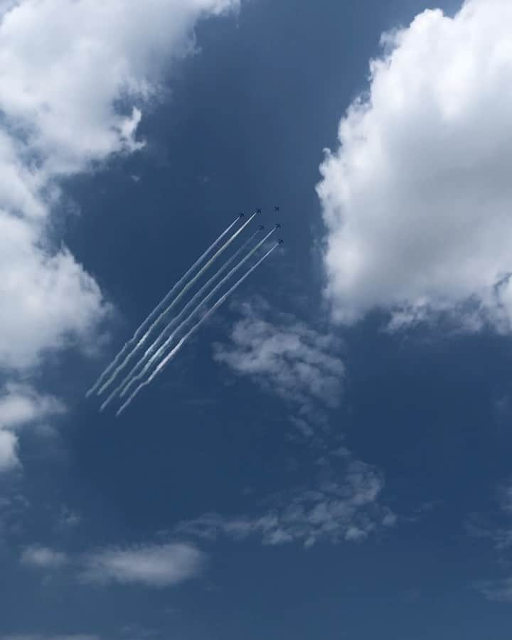 木庭弥生のインスタグラム：「かっこいい!!!🌈  息子と一緒に見れた！✈︎  2021.07.23  #ブルーインパルス  #tokyo2020」