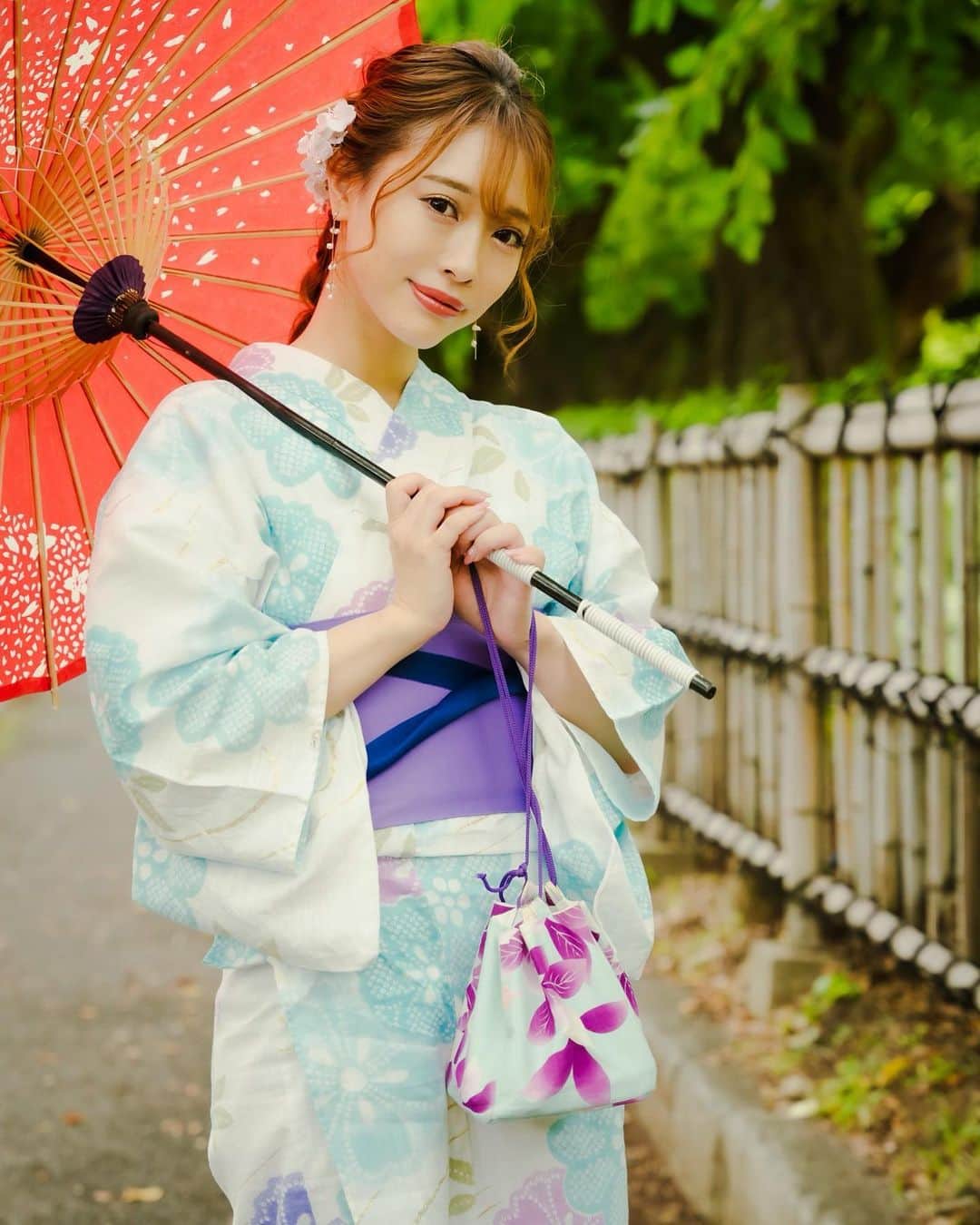 高村みどりのインスタグラム：「おはよう🍉🌻 皆様良い四連休を😌👍 . . 今年は浴衣着れて嬉しい😆👘💗 . . . . #名古屋城#名古屋城下町#名古屋観光 #浴衣#浴衣ヘアアレンジ#ポートレート」