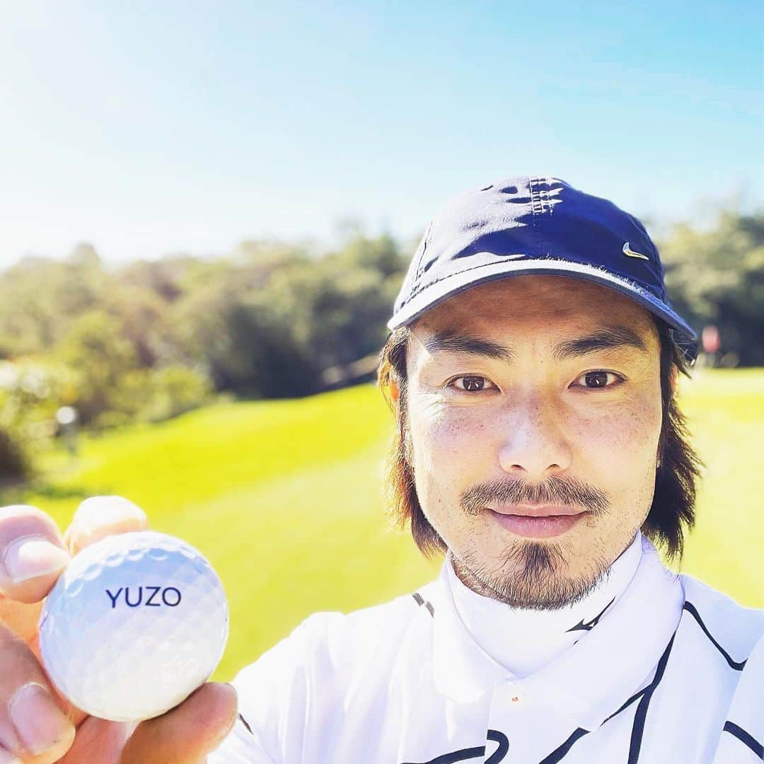 田代有三のインスタグラム：「. I turned 39 yesterday and finally started last year of my 30s. It's been five years since I came to Australia, three years since I retired from soccer, and two years since I started my soccer school, and although things have changed since I came to Australia, I am enjoying my life here. I have recently restarted playing golf, which I used to do once upon a time, and yesterday I received a lot of golf equipment from good friend who I respect which will make me even more keen about golf. My wife and friends gave me gifts and I had a great birthday! And thank you for all the birthday messages! I'm looking forward to seeing you all in Sydney someday! Please come and visit me!  昨日39歳になり、遂に30代最後の年が始まりました。 オーストラリアに来て5年目、そしてサッカー引退して3年目、サッカースクール立ち上げて2年目、オーストラリアに来て色々と状況は変わりましたが楽しくオーストラリア生活を送っています。 むかーしやっていたゴルフも最近再開し、昨日は尊敬する友人からゴルフ道具もたくさん頂き、更にゴルフ熱も高まりそう。妻からも友達からもプレゼント頂き嬉しい誕生日をすごせました！ そして、たくさんの誕生日メッセージありがとうございました！ いつかシドニーで皆様に会えるの楽しみにしてます！遊びに来てねー」