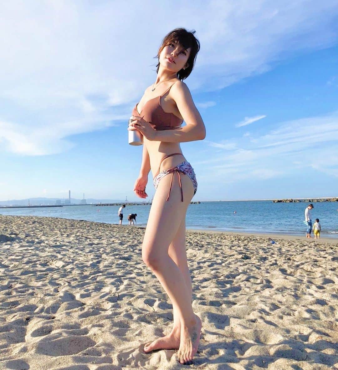 希咲智美のインスタグラム：「ねぇ、ねぇ、何処行く？ 海しかないじゃん♥  ビキニだ！！セクシー！！ 頑張れ！わたし！ ドキドキわくわく君と Happy Summer TIme☆」