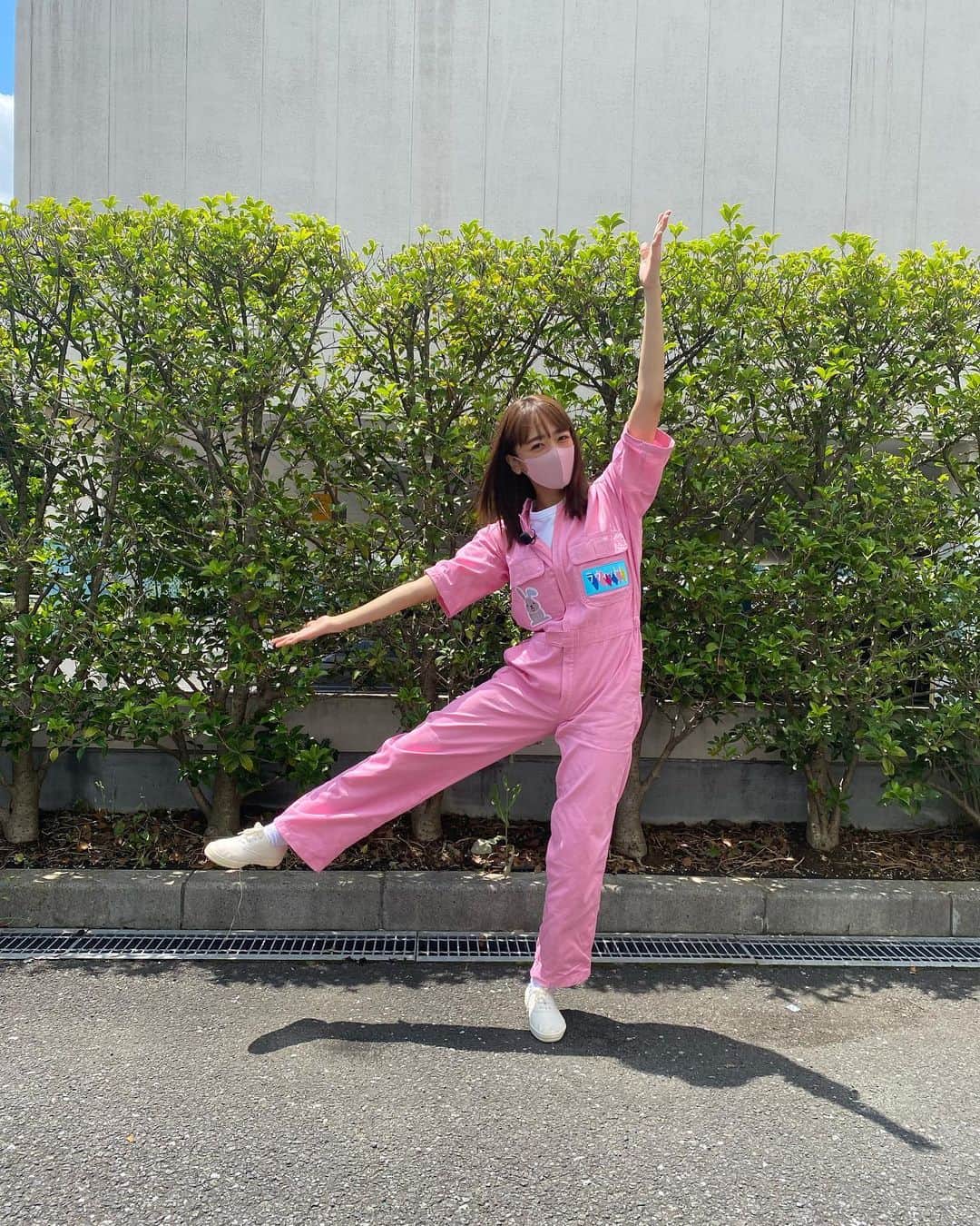 近藤千尋のインスタグラム：「今日もラヴィット生放送 ありがとうございました😍♥️📺 夏休みで普段見れないってゆう方や お友達も見てくれてて 嬉しかったなぁ💗☺️ スタジオの衣装から着替えて ラヴィットロケ行ってきます🌻📺 LのつもりがＫになってたよ🤣  ウェア @floml_official   アクセサリー @goldy_jp」