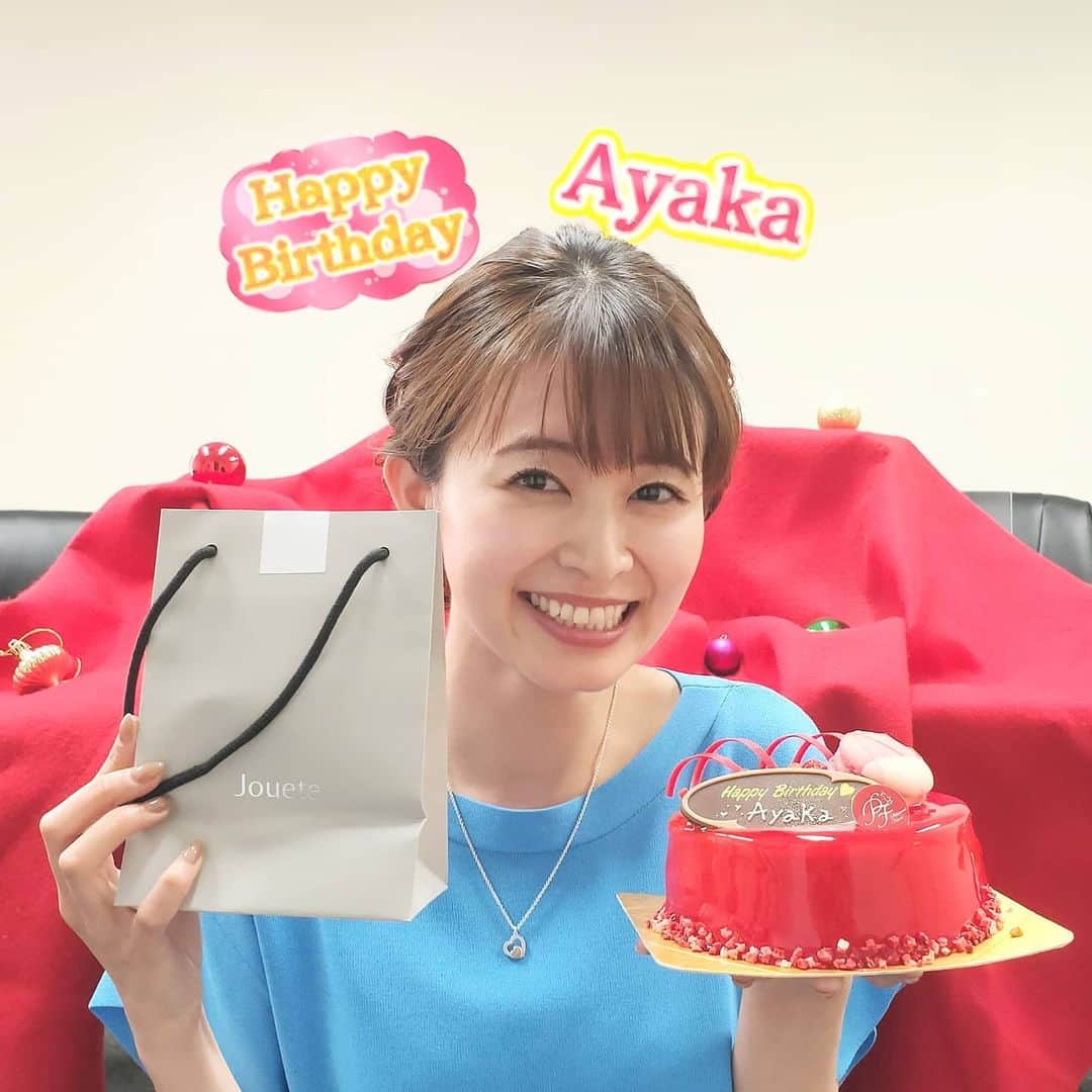 札幌テレビ「どさんこワイド朝」さんのインスタグラム写真 - (札幌テレビ「どさんこワイド朝」Instagram)「きょうの放送後の一枚。  実は、あす7月24日は大家アナのお誕生日！ サプライズとしてケーキも用意しました。  1日早いですが、お誕生日おめでとうございます！ . . #どさんこワイド朝 #大家彩香  #あす #7月24日 #お誕生日  #プレゼント #ケーキ  #おめでとうございます」7月23日 11時14分 - dosanko_asa